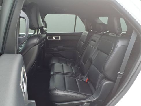 Used 2020 Ford Explorer XLT w/ Equipment Group 202A AWD/4WD image 16