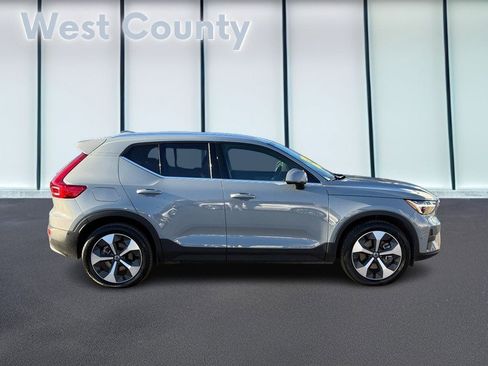 Certified 2025 Volvo XC40 B5 Plus image 2