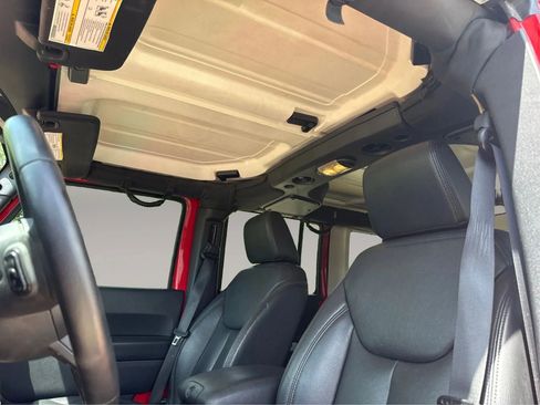Used 2016 Jeep Wrangler Unlimited Rubicon w/ Connectivity Group AWD/4WD image 21
