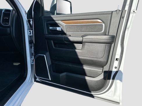 Used 2024 RAM 2500 Laramie image 33