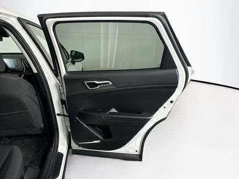 Used 2024 Kia Sportage LX image 27