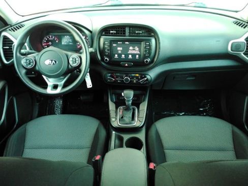 Used 2020 Kia Soul LX image 3
