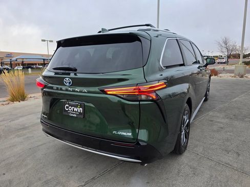 Used 2025 Toyota Sienna Platinum image 7