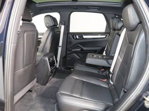 Used 2022 Porsche Cayenne Platinum Edition w/ Premium Package Plus AWD/4WD image 58