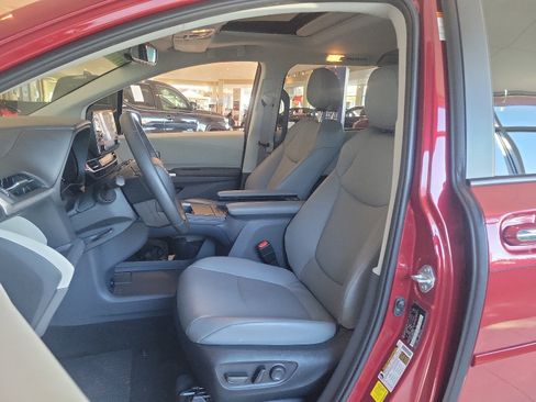 Certified 2023 Toyota Sienna XLE image 13