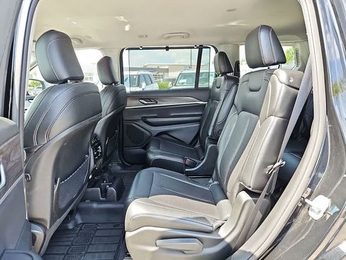 Used 2023 Jeep Grand Cherokee L Limited AWD/4WD image 9