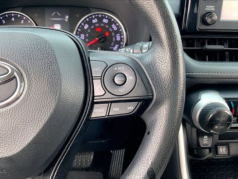 Used 2019 Toyota RAV4 XLE FWD image 24