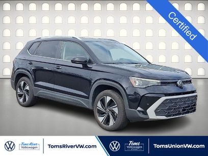 Used 2025 Volkswagen Taos SE w/ Panoramic Sunroof Package