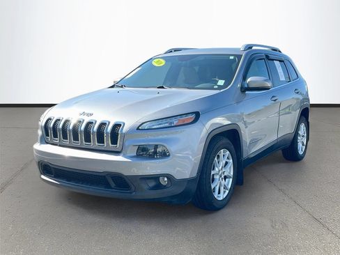 Used 2016 Jeep Cherokee Latitude w/ Comfort/Convenience Group FWD image 3