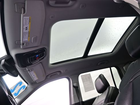 Used 2022 Jeep Grand Cherokee L Limited image 19