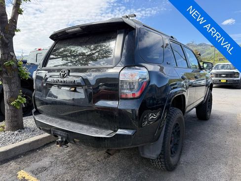 Used 2023 Toyota 4Runner SR5 Premium w/ Moonroof Package AWD/4WD image 4