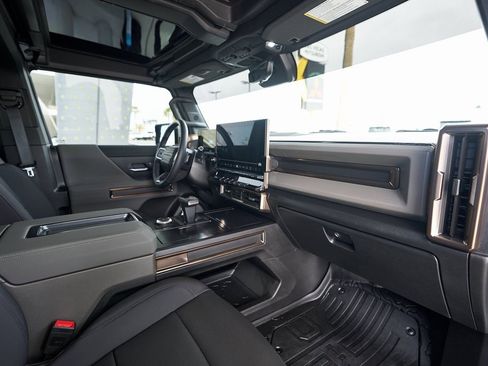 Used 2025 GMC Hummer EV 3X image 28
