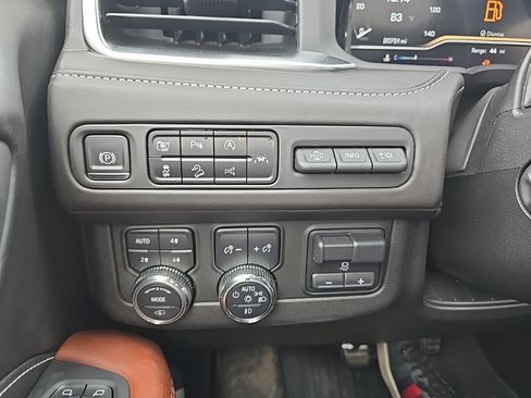 Used 2023 GMC Yukon Denali Ultimate AWD/4WD image 28