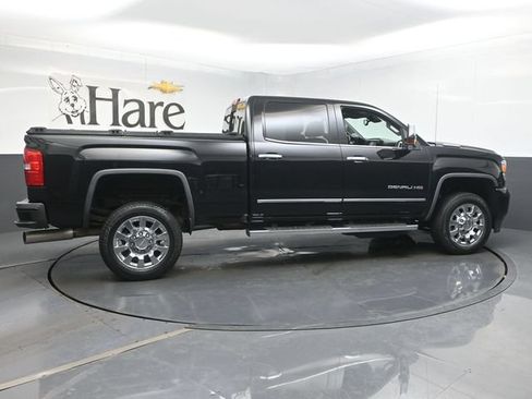 Used 2019 GMC Sierra 2500 Denali w/ Duramax Plus Package AWD/4WD image 38