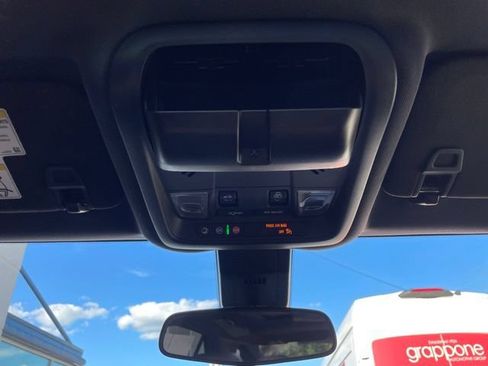 Used 2022 Chevrolet Equinox RS w/ RS Leather Package AWD/4WD image 39
