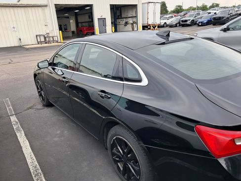 Used 2017 Chevrolet Malibu LT FWD image 5