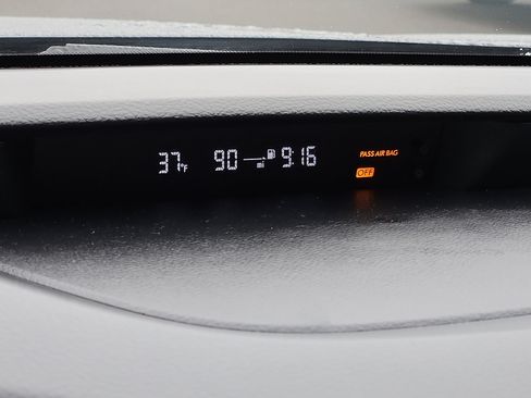 Used 2011 Subaru Outback 2.5i Limited image 18