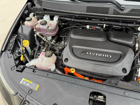 Used 2021 Chrysler Pacifica Limited w/ Uconnect Theater Family Group image 38