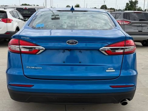 Used 2019 Ford Fusion SE FWD image 4