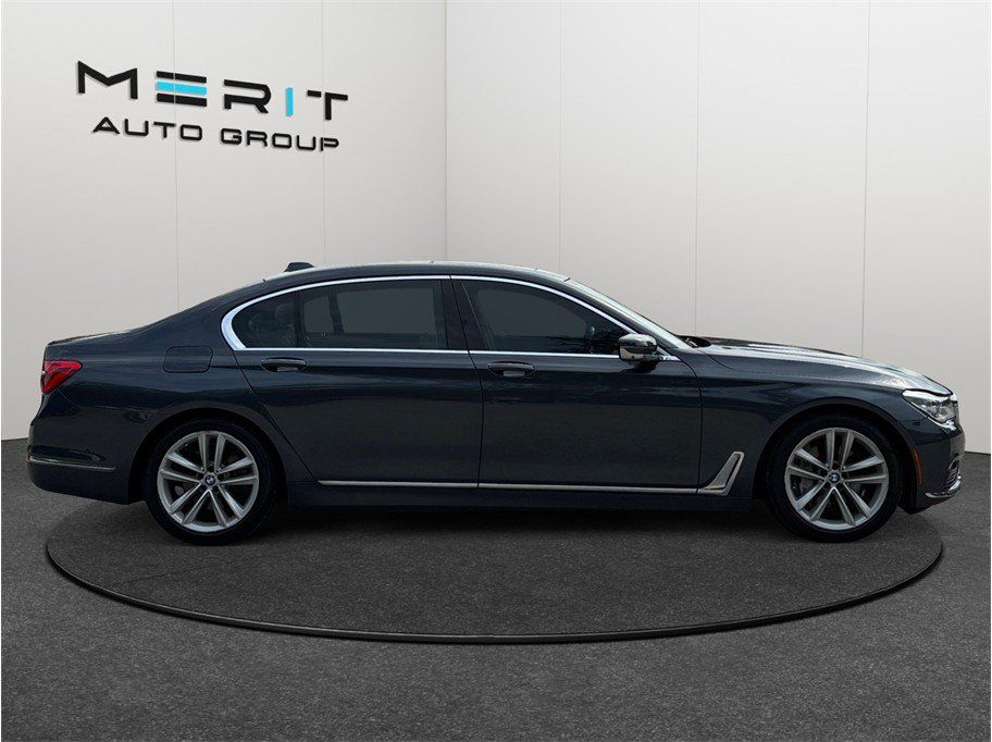 Used 2016 BMW 750i RWD image 9