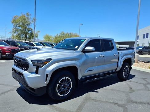 Used 2024 Toyota Tacoma TRD Sport w/ TRD Sport Upgrade Package RWD image 7