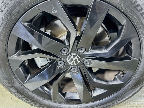 Used 2022 Volkswagen Taos SE w/ Panoramic Sunroof Package AWD/4WD image 30