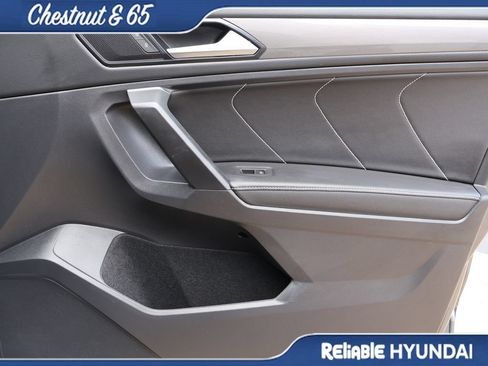 Used 2022 Volkswagen Tiguan SE FWD image 9