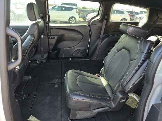 Used 2025 Chrysler Pacifica Select FWD image 13