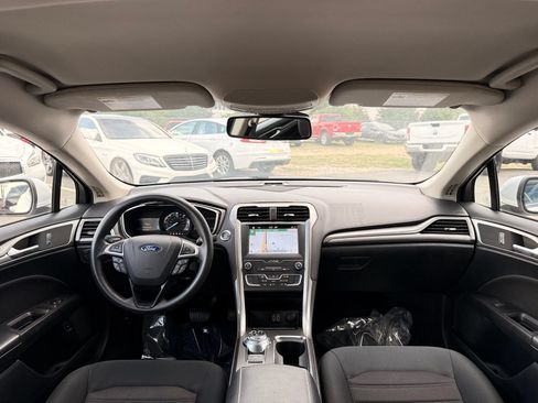 Used 2019 Ford Fusion SE FWD image 20