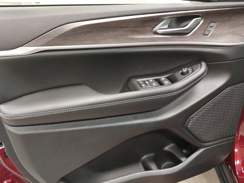 New 2025 Jeep Grand Cherokee L Limited image 24