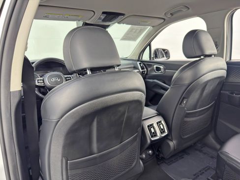 Used 2021 Kia Sorento S image 32