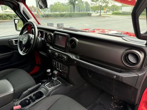 Used 2018 Jeep Wrangler Unlimited Sport S AWD/4WD image 26