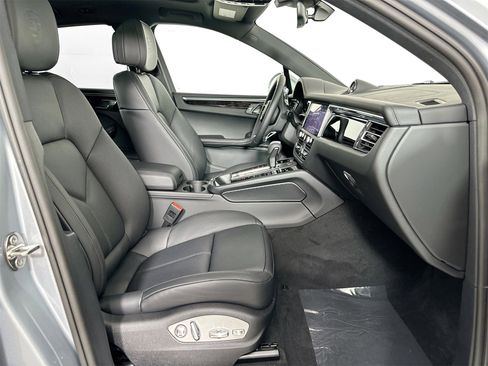 Certified 2025 Porsche Macan image 29