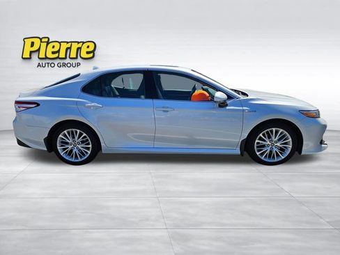 Used 2018 Toyota Camry XLE FWD image 4