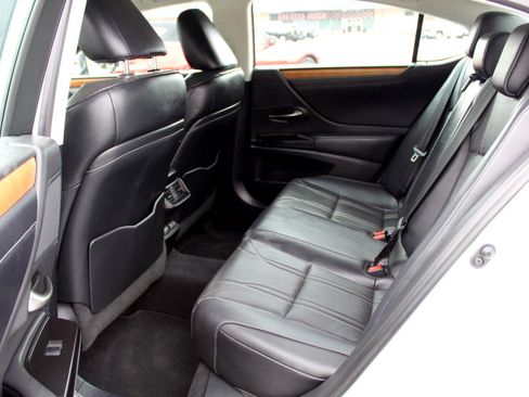 Used 2020 Lexus ES 350 w/ Luxury Package image 10