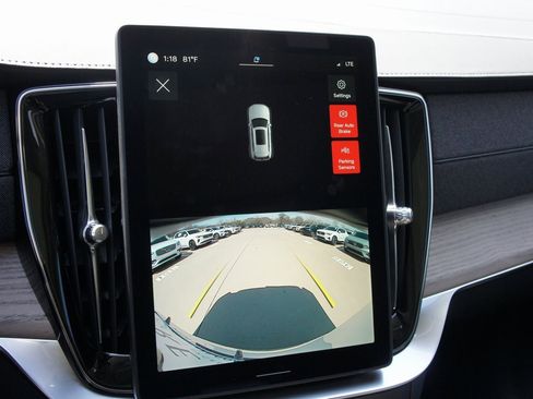 New 2025 Volvo XC90 T8 Core w/ Climate Package image 15