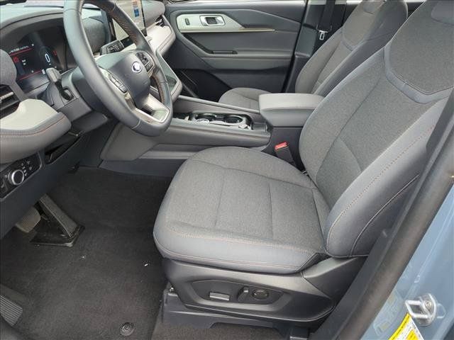 Used 2025 Ford Explorer Active RWD image 15