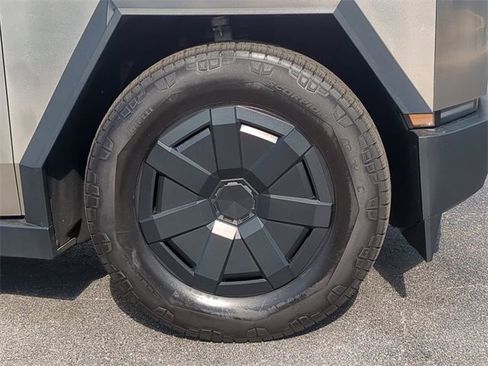 Used 2024 Tesla Cybertruck AWD Crew Cab image 10