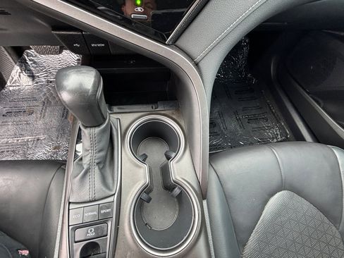 Used 2022 Toyota Camry XSE image 6