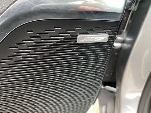 Used 2025 GMC Acadia Elevation w/ Elevation Premium Package image 12