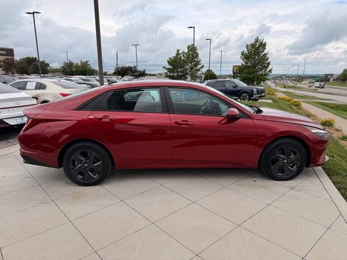 Used 2023 Hyundai Elantra Blue FWD image 10