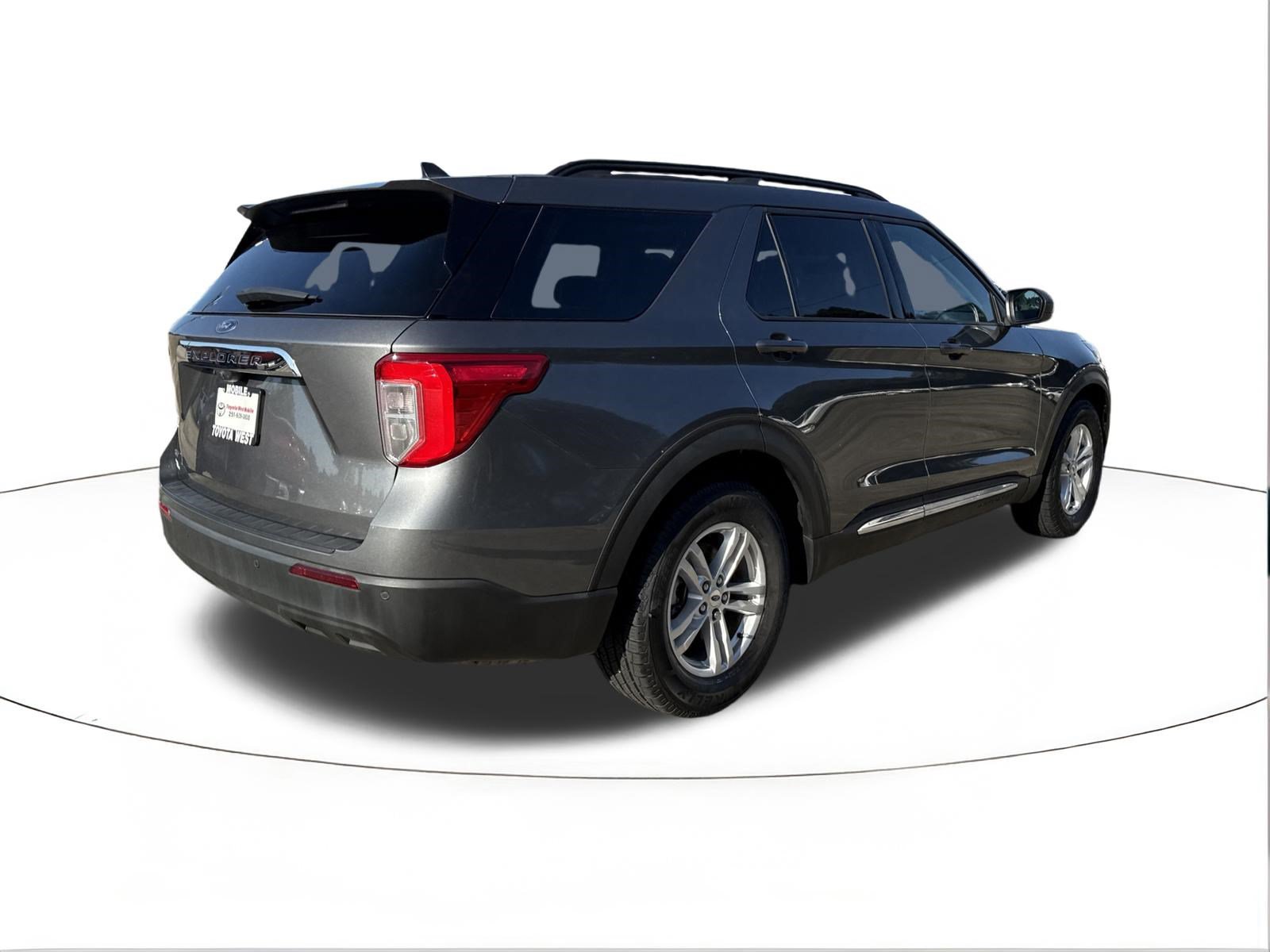 Used 2023 Ford Explorer XLT RWD image 3