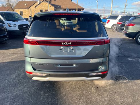 Used 2022 Kia Carnival EX image 6