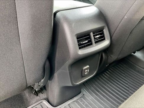 Used 2023 Chevrolet Equinox LT image 33