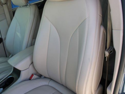 Used 2018 Lincoln MKC Premiere FWD image 9