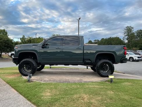 Used 2025 Chevrolet Silverado 2500 LTZ w/ Trail Boss Package AWD/4WD image 4
