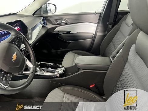 Used 2025 Chevrolet Trax LT w/ Driver Confidence Package FWD image 9