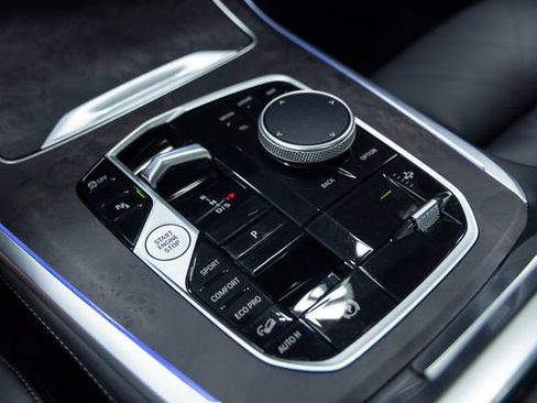 Used 2025 BMW X7 xDrive40i AWD/4WD image 19