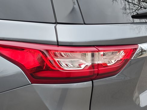 Used 2021 Chevrolet Traverse Premier image 35