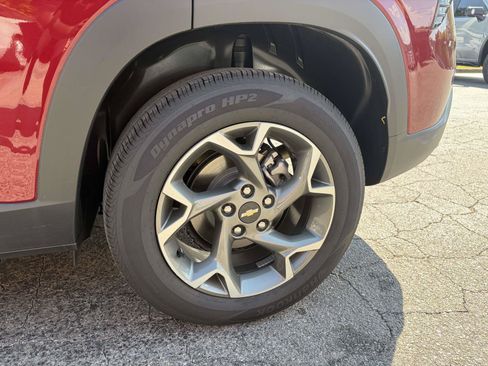 Used 2025 Chevrolet Trax LT w/ LT Convenience Package FWD image 27